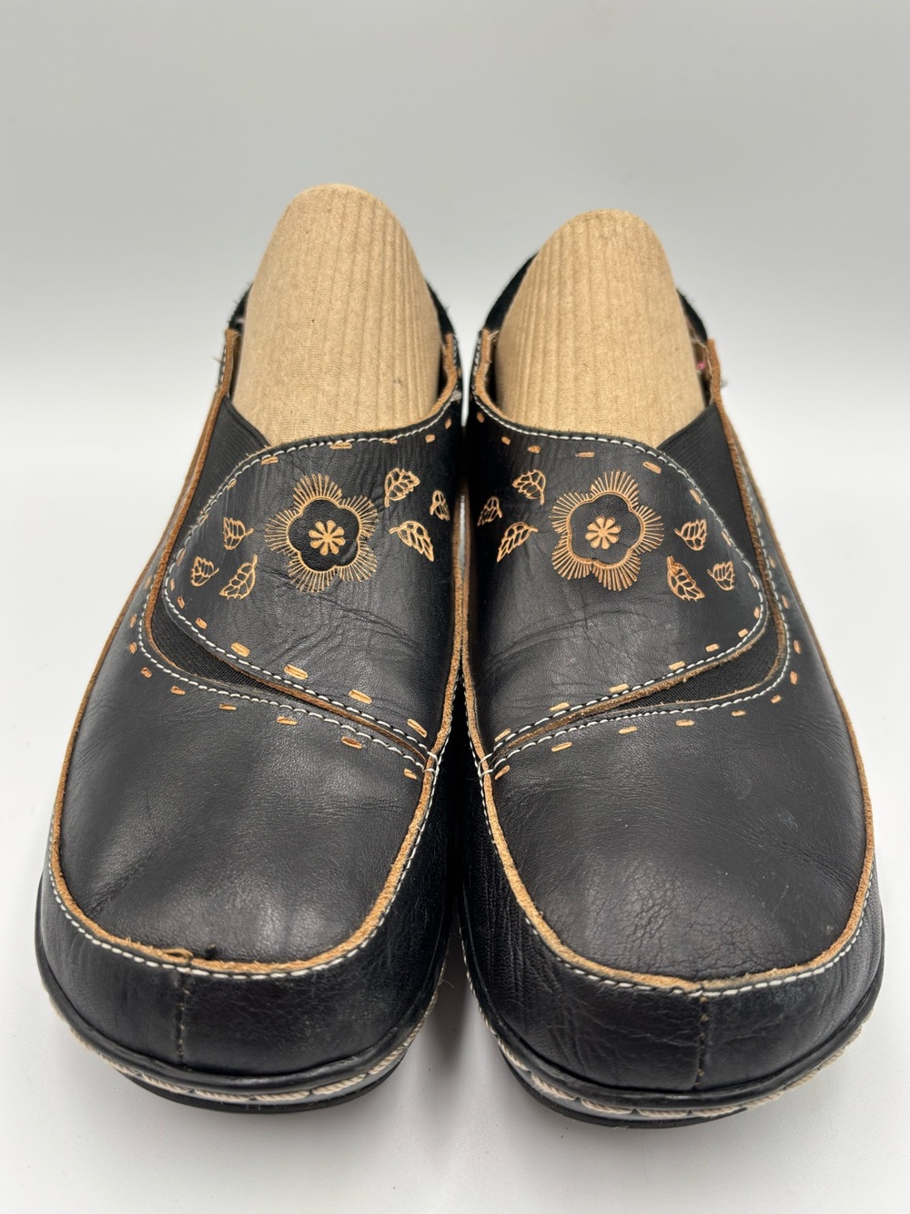 Spring Step L’Artiste Black Tooled Leather Burbank Floral Slip On Clogs Sz8.5/39